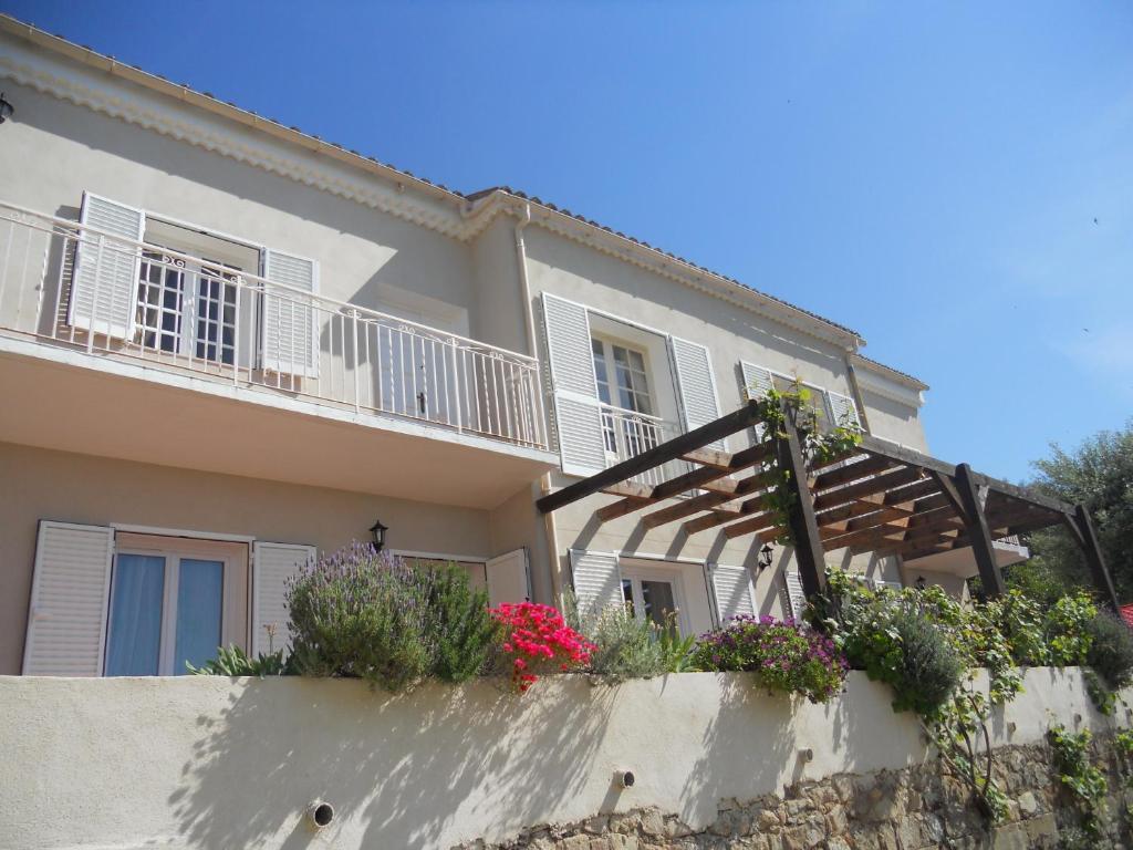 A L'Ombre Du Clocher Calenzana Exterior photo